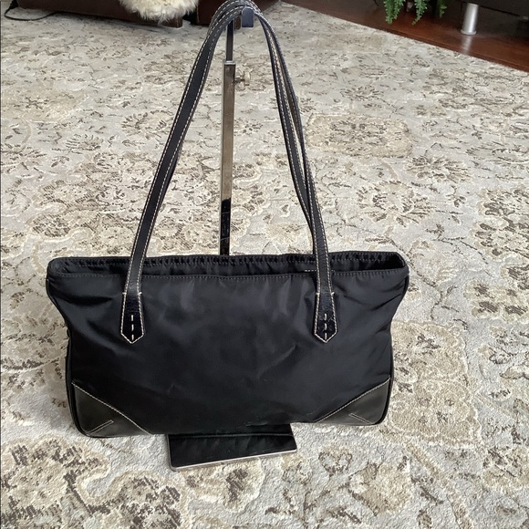 Modern comfy to wear nylon PRADA bag 🌺 GREAT COND. - Picture 3 of 16